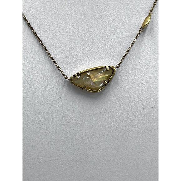 Kendra Scott Margot Vintage Gold Chain And Pendant in White Abalone Necklace - Picture 13 of 16
